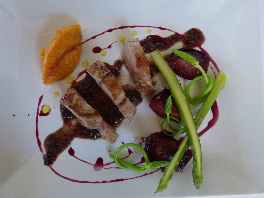 Hotel Lou Caleu Restaurant Le Rocher Des Abeilles Saint-Martin-de-Castillon Kültér fotó